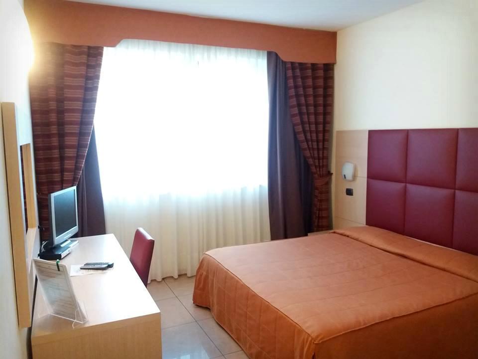 Hotel Panorama Cambiano Szoba fotó